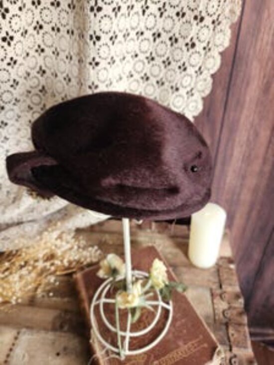 Vintage 1940s 1950s Hat, Jaccard Exclusive Brown Felt Pillbox with Brooch and Ha